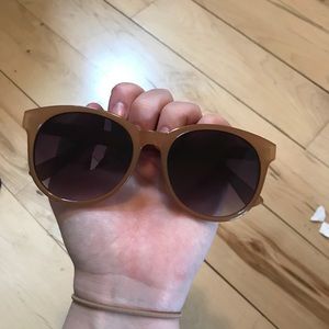 Urban Outfitters - cognac sunglasses